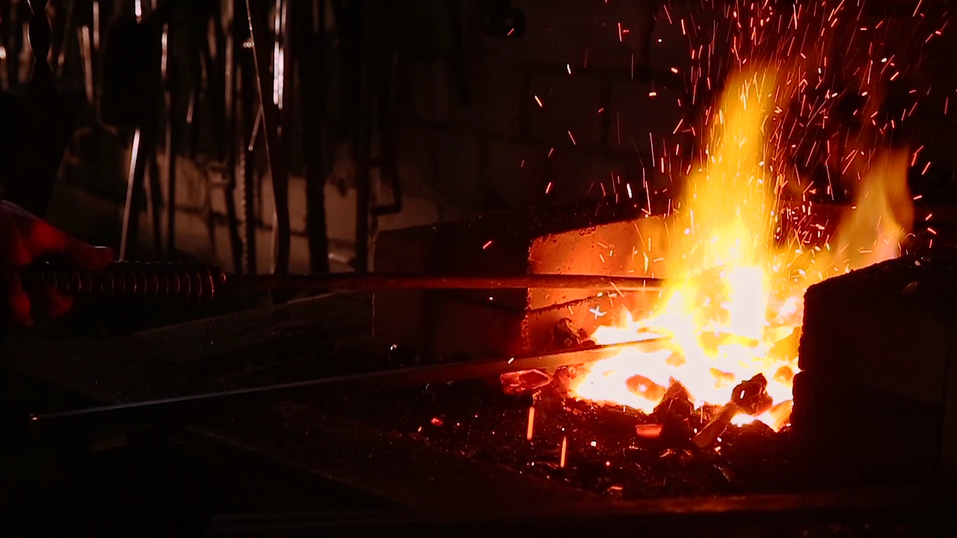 r66-videoblocks-slow-motion-blacksmith-forging-a-swordrznajfihxthumbnail-full01.png
