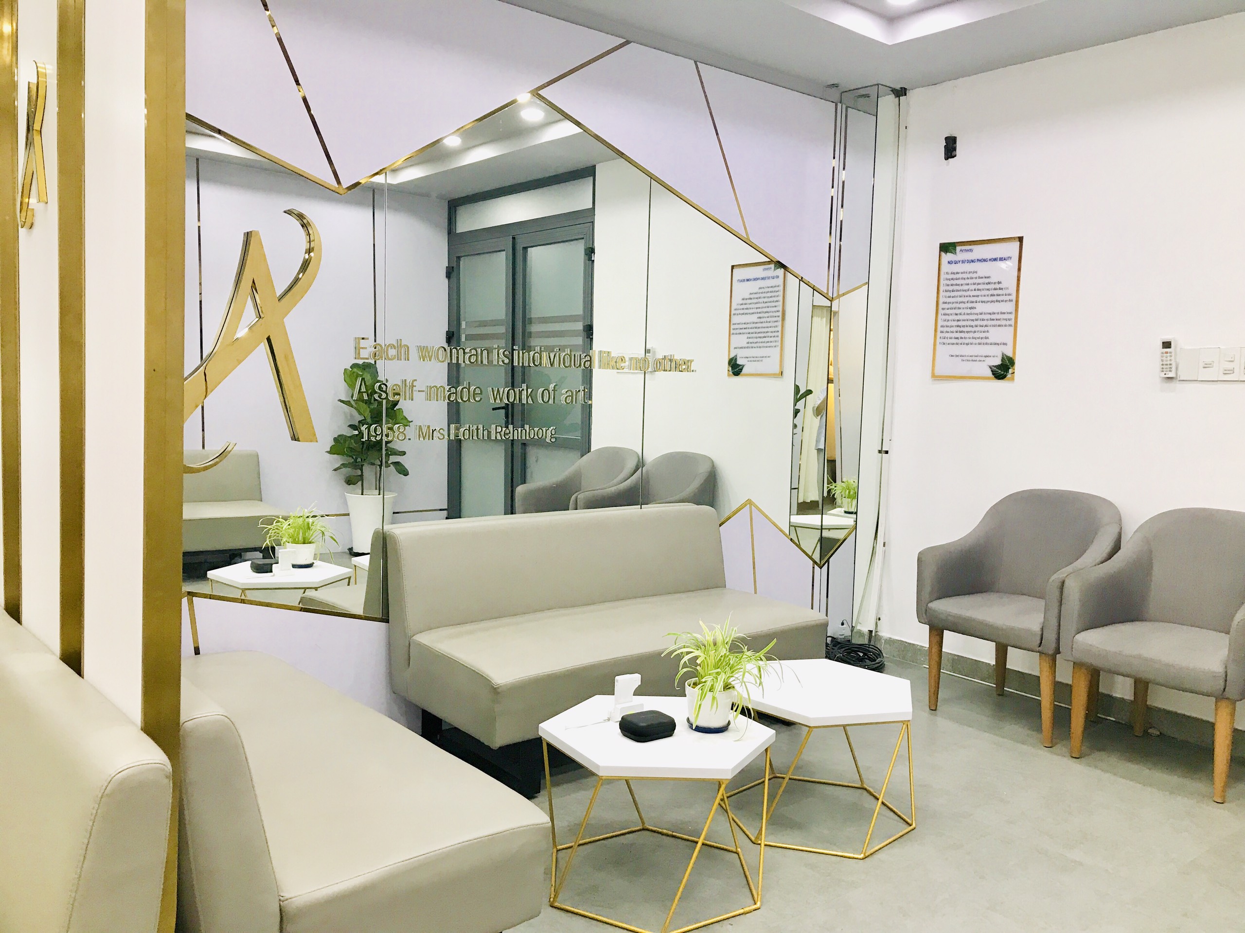 22-saturday-beauty-studio-room-1.jpg