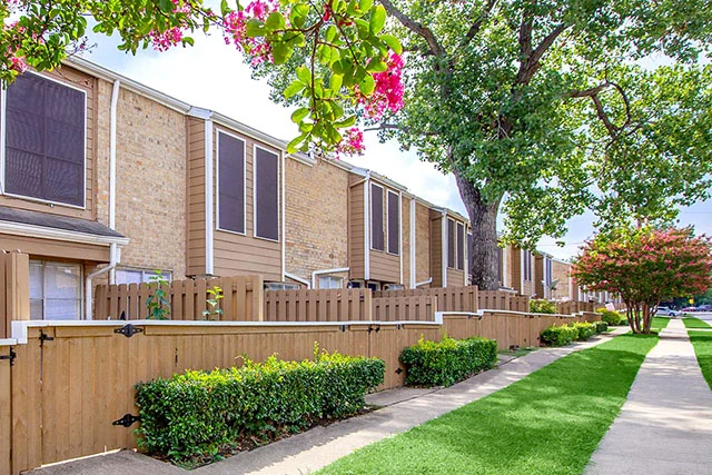 🔥 North Dallas 2BR with Fireplace from $1,242: Second Chance Leasing Near Dobie Elementary