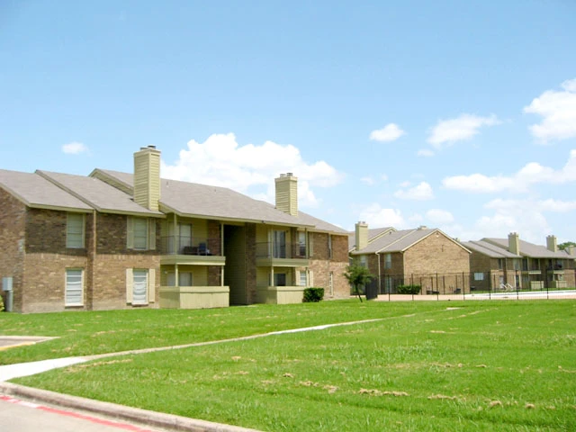 Grand Prairie Second-Chance Leasing – 1 Bedroom from $1,305 (Attached Garages + 2 Pools)
