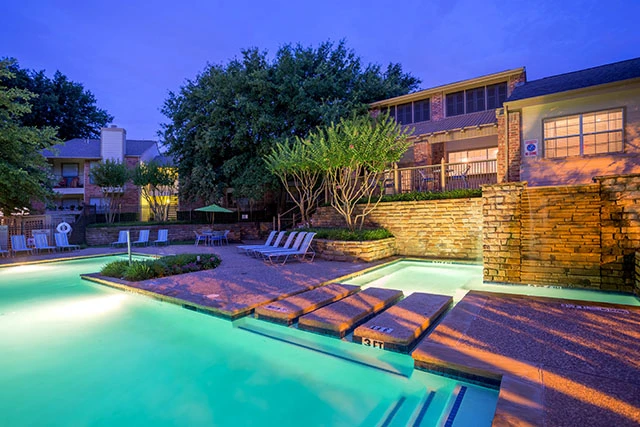 Bedford Second-Chance Leasing – 1 Bedroom from $940 (5 Pools + Dog Park)