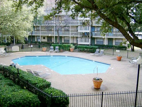 North Central Dallas (Near SMU) Second-Chance Leasing – 2 Bedroom from $1,400 (2 Pools + Fitness Center)