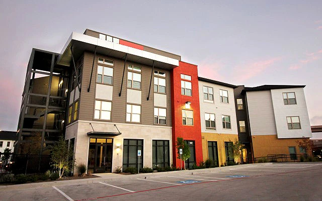 Northeast Dallas Second-Chance Leasing – 1 Bedroom from $1,129 (Pool + Fitness Center + Garages)