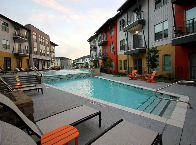 🏡 Second Chance Leasing in Northeast Dallas | 2-Bedroom Apartments with Garden Tubs & Private Garages Near Lake Highlands High