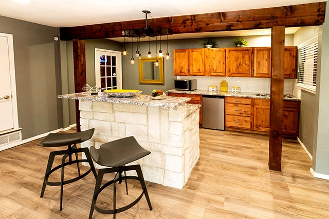 Second Chance Leasing South Fort Worth – 1 Bedroom from $1,095 (Pool + Fitness Center)