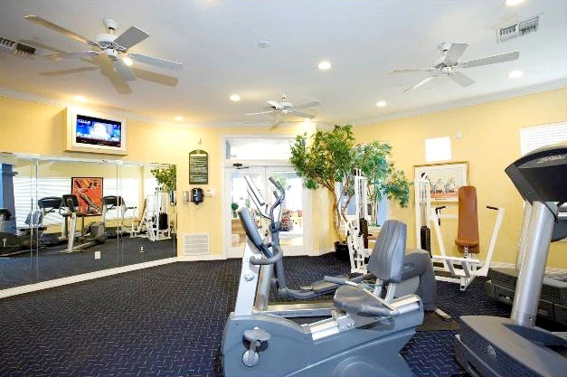 🎓 Second Chance Leasing in Lewisville Near Denton/UNT | 1-Bedroom Apartments with Premium Countertops & Tennis Court Access