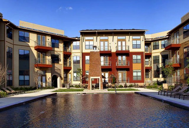 DeSoto Second Chance Leasing – 1 Bedroom from $1,295 (Pool + Parking Garage)