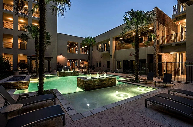 Downtown Fort Worth Second Chance Leasing – 2 Bedroom from $1,599 (Pool + Parking Garage)