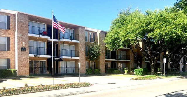 Second Chance Leasing North Dallas – 1 Bedroom from $735 (Pool + In-Unit W/D)