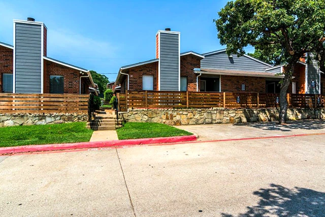 🏡 South Arlington Second Chance Leasing | 2-Bedroom Apartments with Fireplaces & Premium Appliances Near Martin High