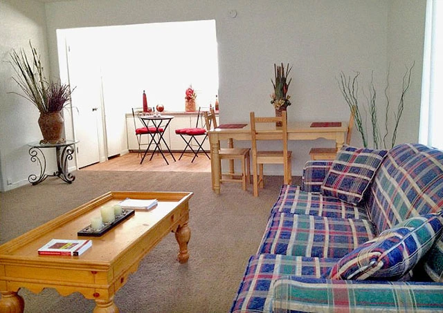 🎨 Bishop Arts Second Chance Leasing | 3-Bedroom $1615 Apartments with All Utilities Included Near Sunset High