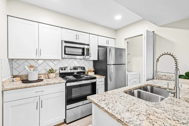 Far North Dallas Second Chance Leasing – 2 Bedroom from $1,229 (3 Pools + Dog Park)