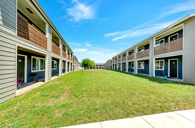 ⭐ Second Chance Leasing South Dallas / Oak Cliff | 2 Bedroom $1,100 • Walk‑In Closets • Gated Community