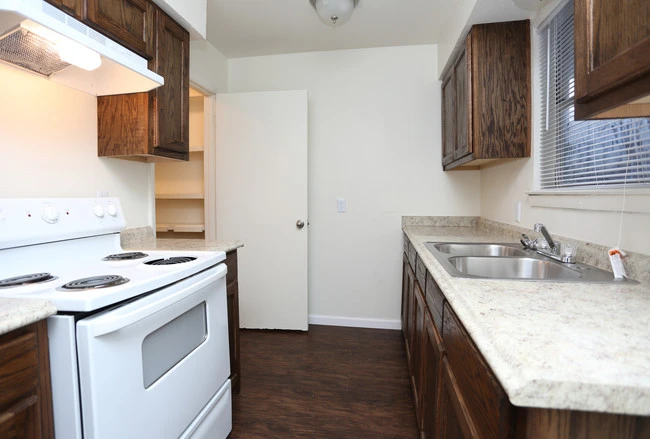 ⭐ Second Chance Leasing Northwest Dallas | 2 Bedroom $1,440 • 933–1,199 sq ft • No Electric Bill