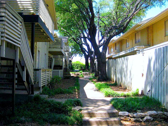 Second Chance Leasing Dallas TX – Trinity Groves / Bishop Arts District (1 Bedroom Starting at $1,395 • Gated Community + Pool + 1 Month Free)