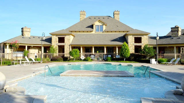 3 BEDROOM SECOND CHANCE LEASING APARTMENTS IN DENTON TX | STARTING AT $1,399 | 3 POOLS + DETACHED GARAGES