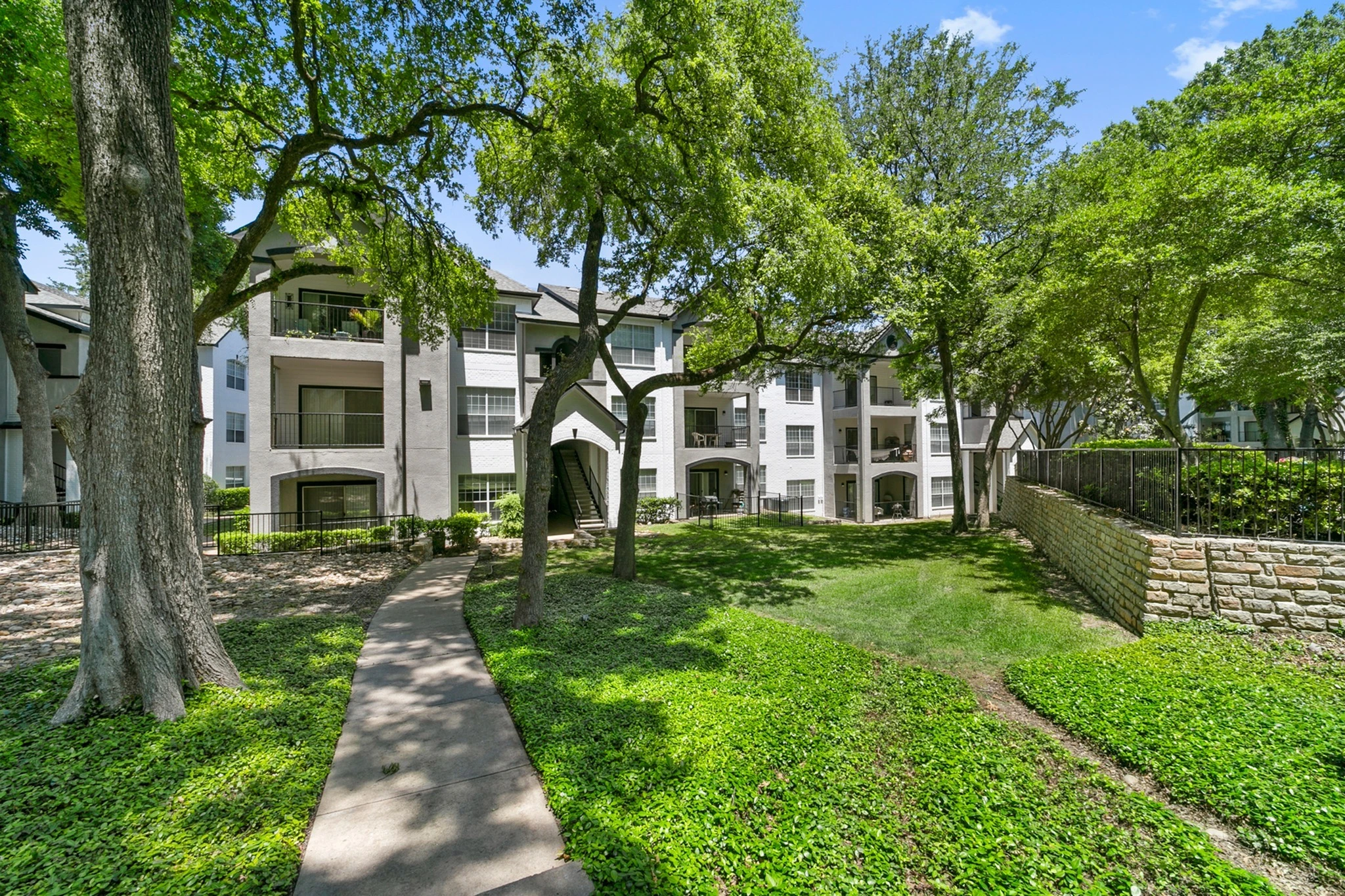 2 BEDROOM SECOND CHANCE LEASING APARTMENTS IN PLANO TX | STARTING AT $1,190 | GATED COMMUNITY + DOG PARK