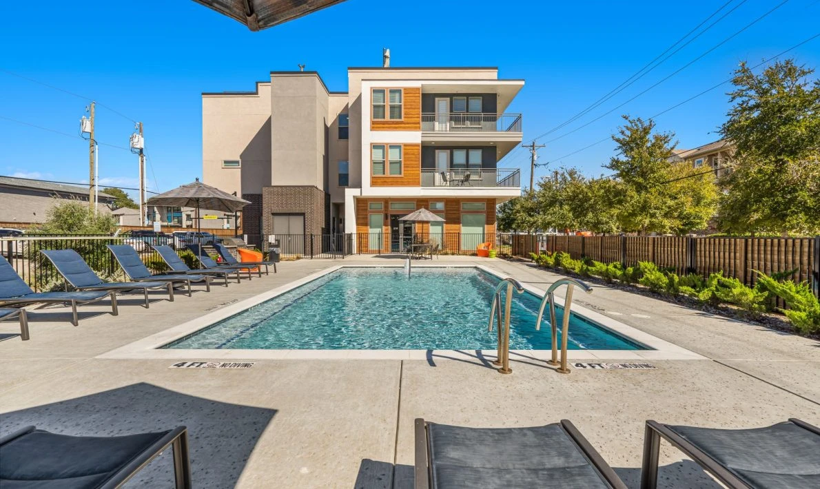 Uptown Dallas Second Chance Apartments — 2 Bedroom from $2,460 w/Resort Pool, Designer Bathroom