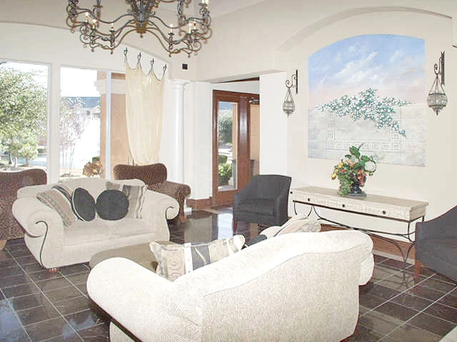 Farmers Branch 3 Bedroom from $2,053–$2,120 — Second Chance Apartments -private patios or balconies, walk-in closets