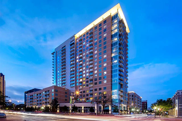 🏙️ Second Chance Leasing in Uptown Dallas, TX: 2-Bedroom High-Rise Living with Flexibility  📐 Size: 1,132–1,475 sq ft  💰 Rent: $2,388–$4,645/month