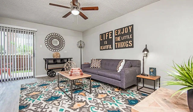 🔥 Northeast Dallas 2BR with Fireplace from $1,474: Second Chance Leasing with 6 Weeks Free - 📐 Size: 892–1,079 sq ft