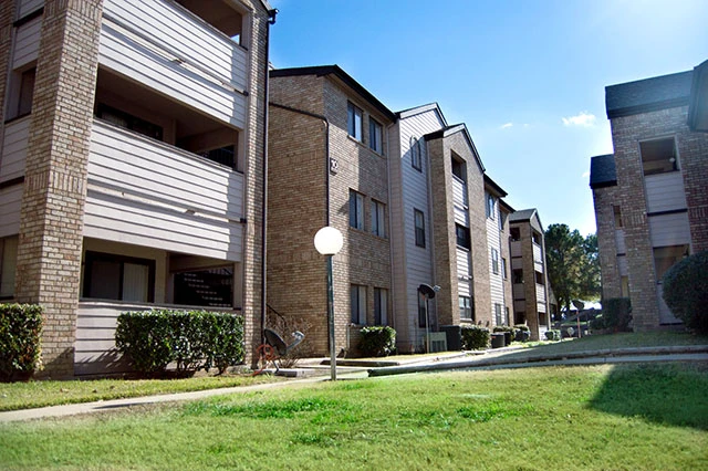 Haltom City — 1BR from $1,240 • Pool & Fitness Center (Second Chance Leasing) *1x1 (fp): $1,240–$1,260 | 575–652 sq ft | Full W/D connections