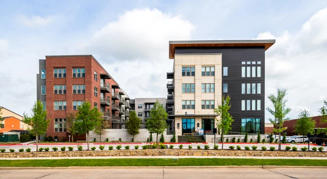 🌇 Irving/Las Colinas 2BR with Sky Lounge from $2,238: Second Chance Leasing with 8 Weeks Free