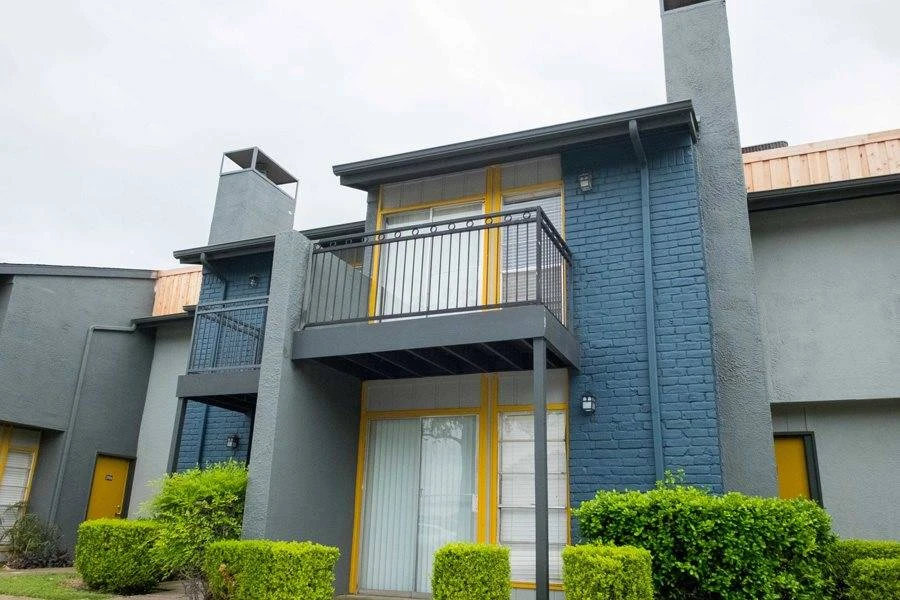 🔥 Northeast Dallas 2BR with Fireplace from $1,369: Second Chance Leasing Near Lake Highlands