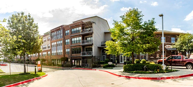 🎬 Downtown Fort Worth 2BR with Movie Library from $1,459: Second Chance Leasing with Urban Perks