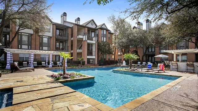 🛁 North Central Dallas 2BR with Garden Tub from $1,980: Second Chance Leasing Near SMU & Mockingbird Station