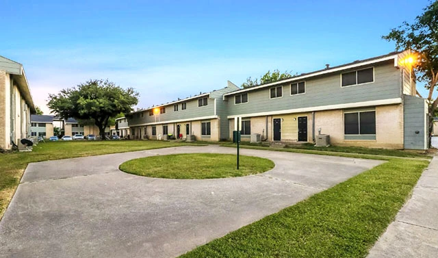 🐾 Haltom City 2BR with Dog Park Access from $1,295: Second Chance Leasing + 1 Month Free