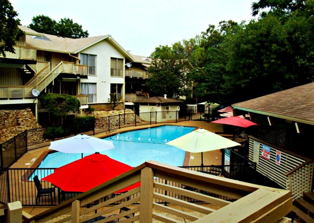 🌉 Trinity Groves 2BR with Walk-In Shower from $1,633: Second Chance Leasing Near the Bridge