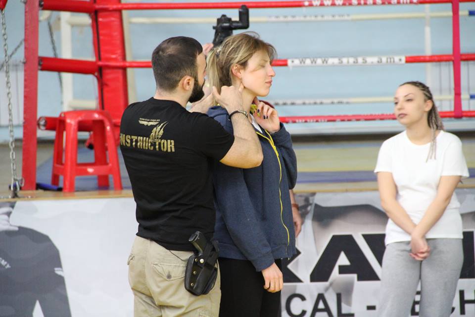 Self-defense in high heels