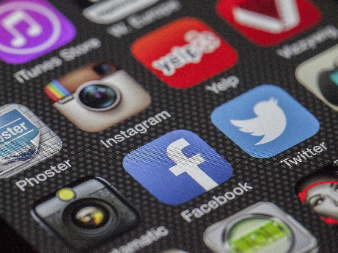 How Social Media Affects Mental Health: Risks, Benefits & Healthy Habits