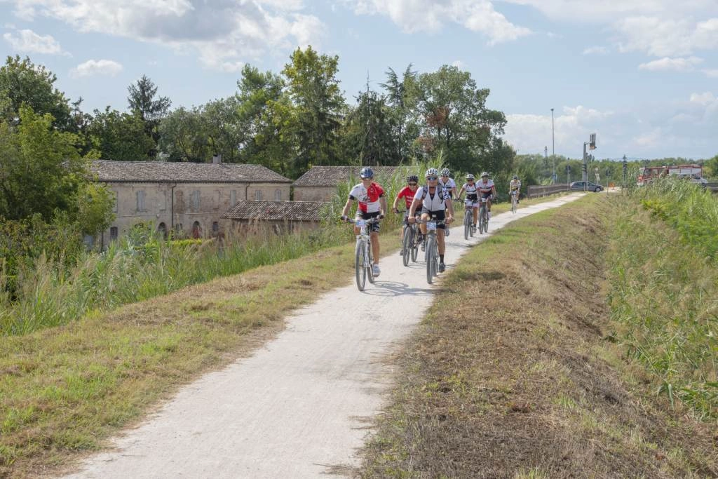 1608-1°-cicloturistica-strade-bianche-del-sale-fantini-club---014jpg-15749507017136.jpg