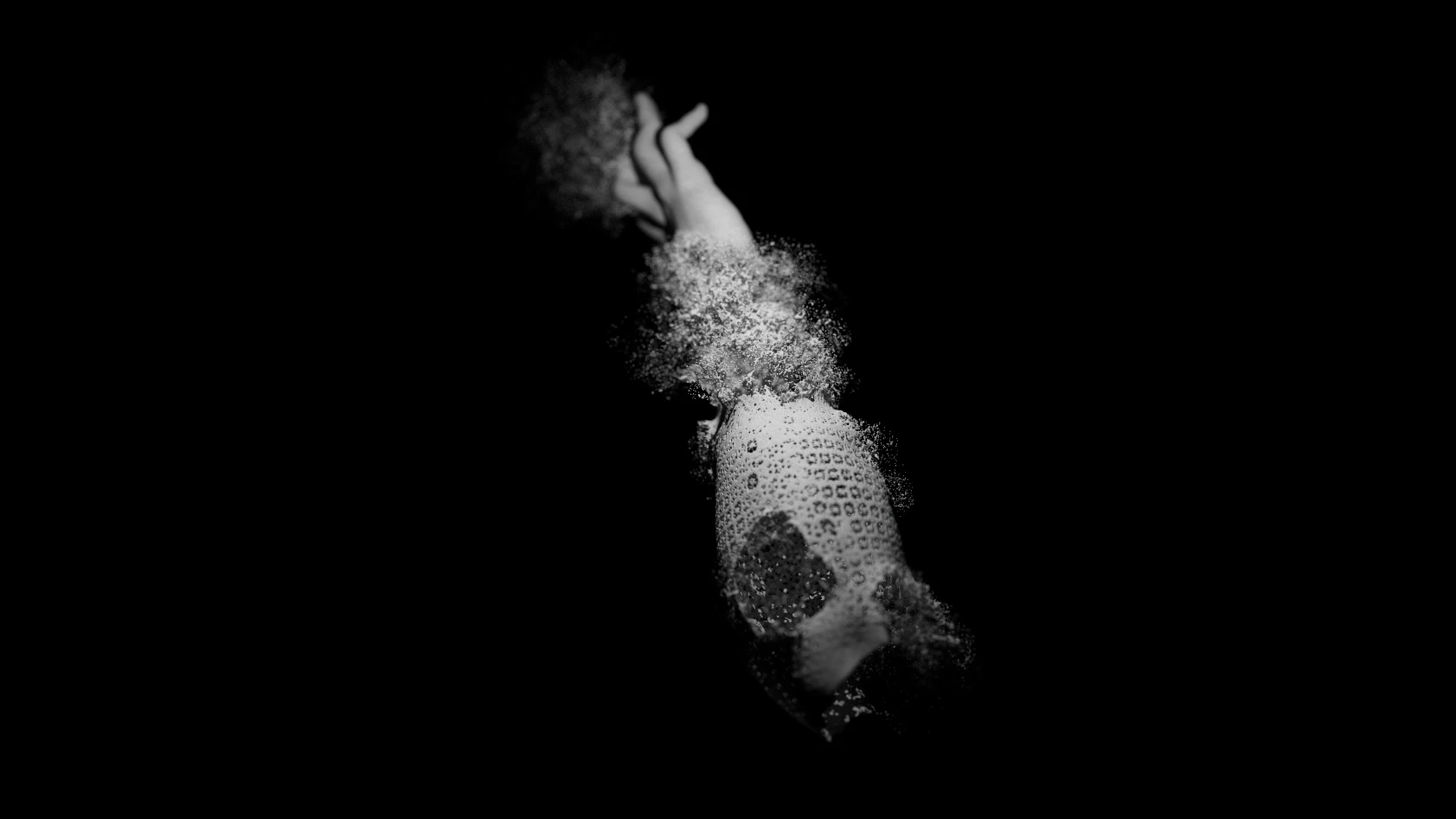 144-brokenhand001-16840280989453.jpg