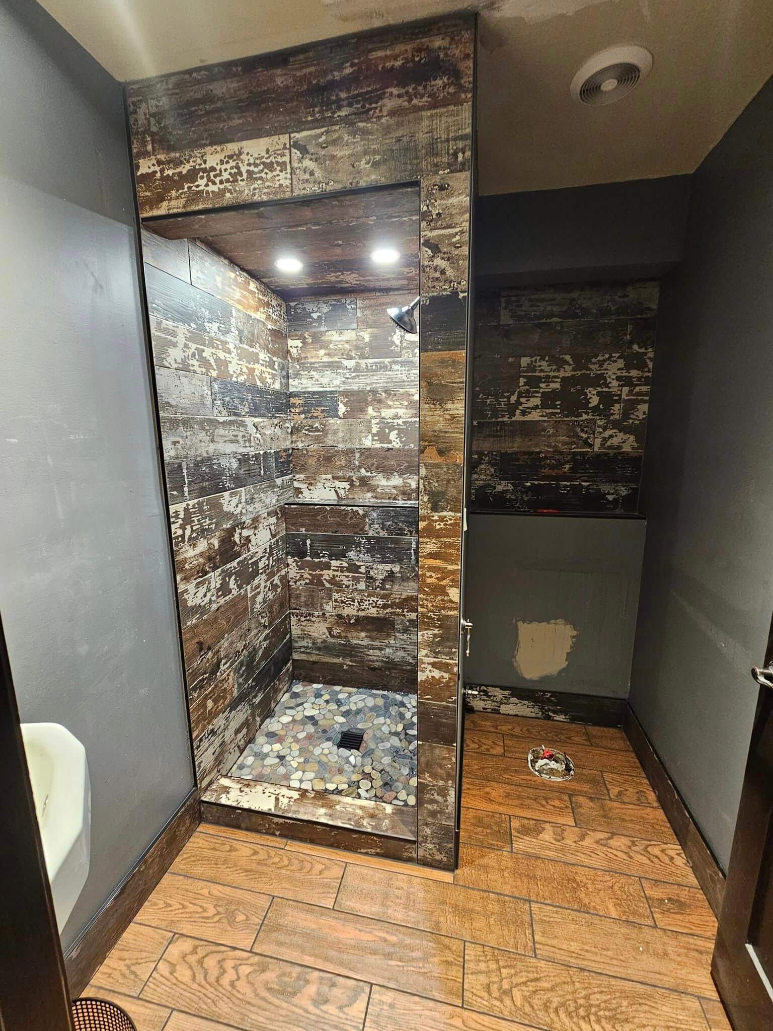 1052-complete-bathroom-16915999232972.jpg
