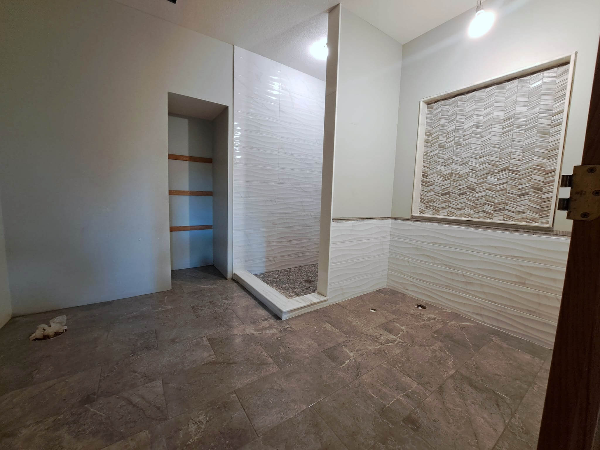 1052-full-bathroom-16908087841871.jpg