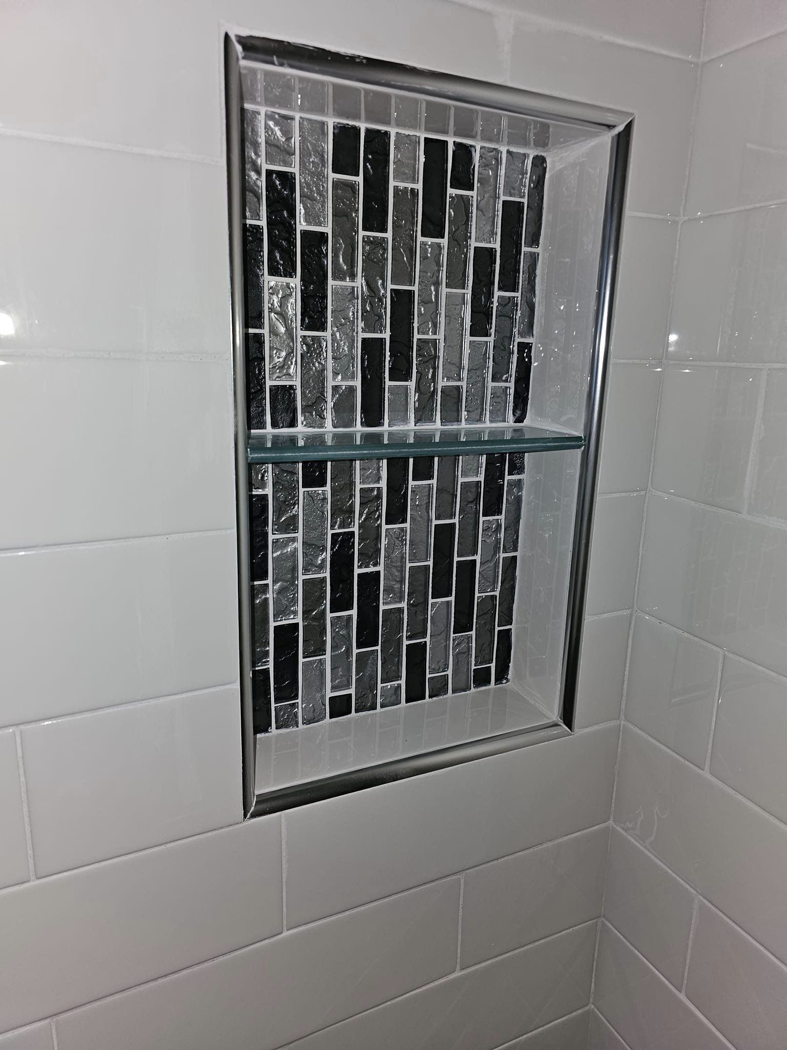 1052-glass-deco-in-niche-17024016140664.jpg