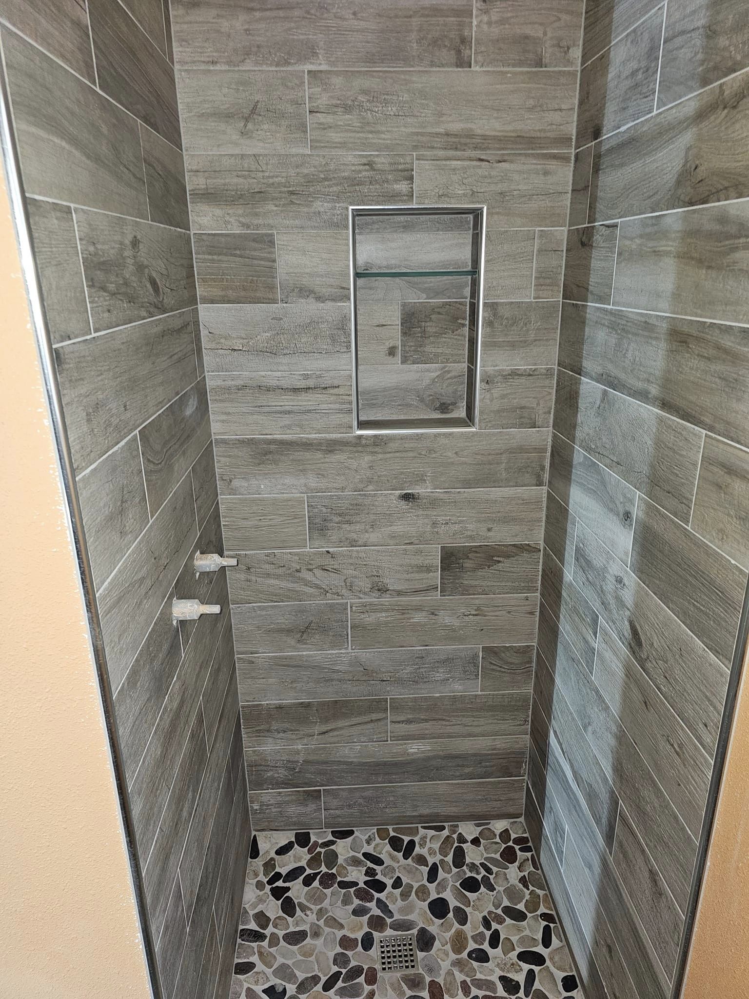1052-guest-shower-16979090599121.jpg