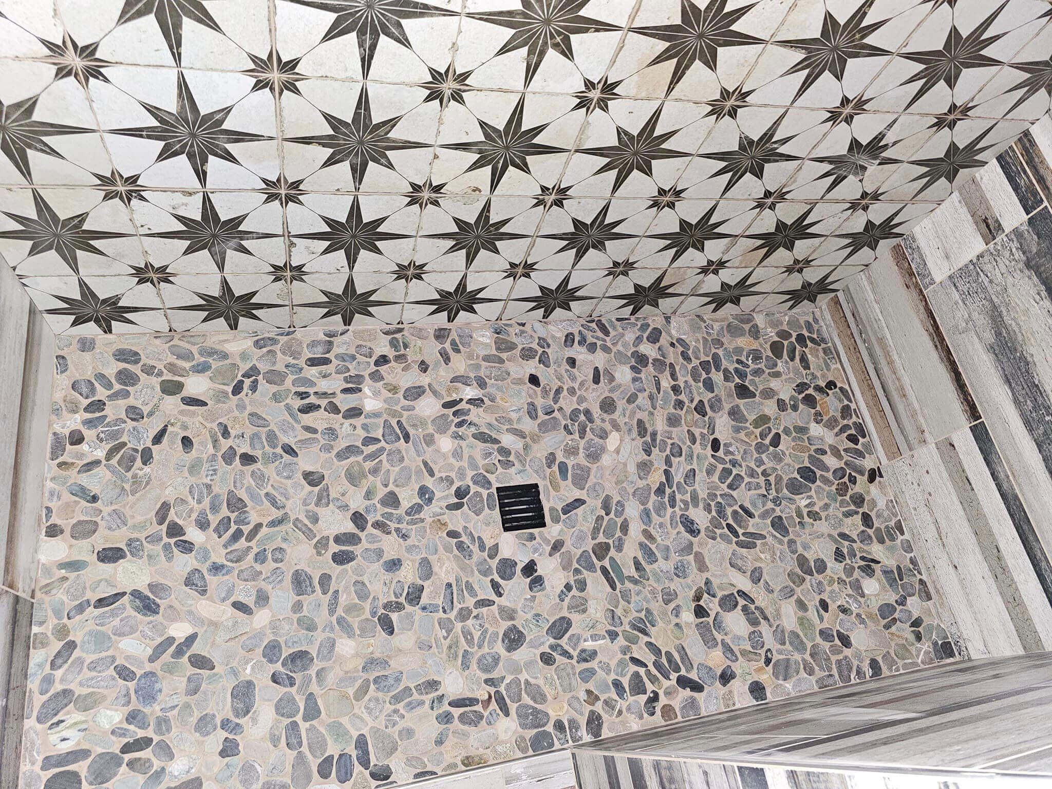 1052-honed-pebble-floor-16909796138046.jpg