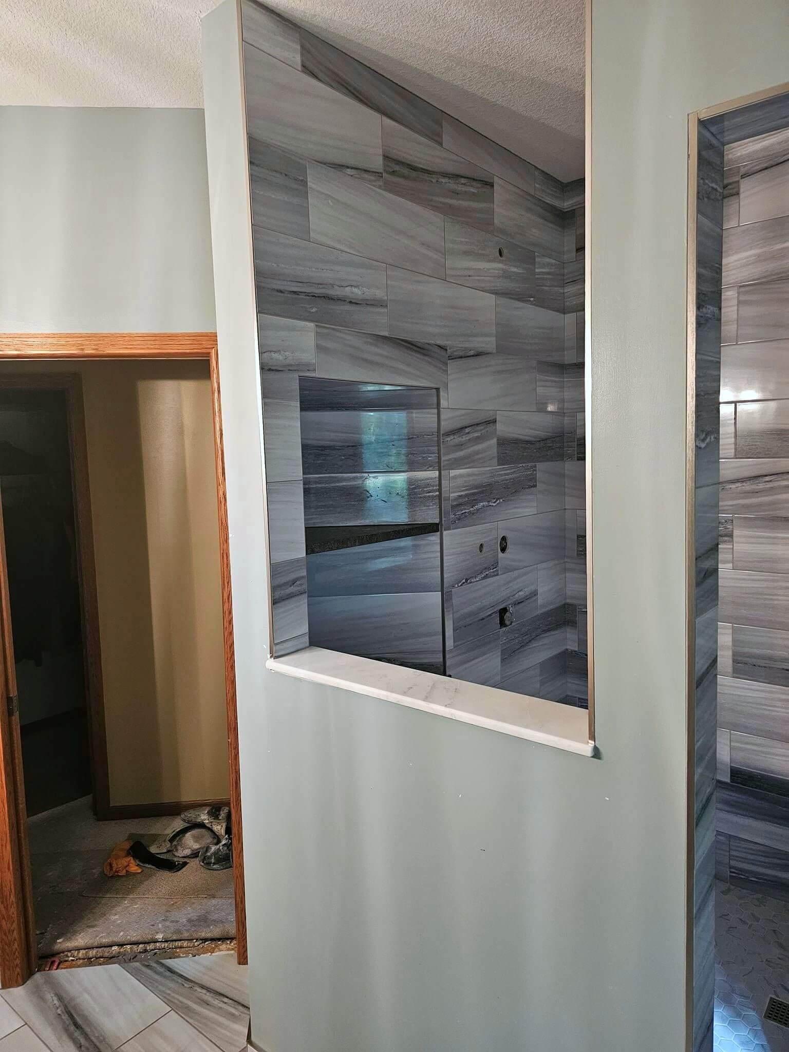 1052-opening-with-marble-top-16909792788566.jpg