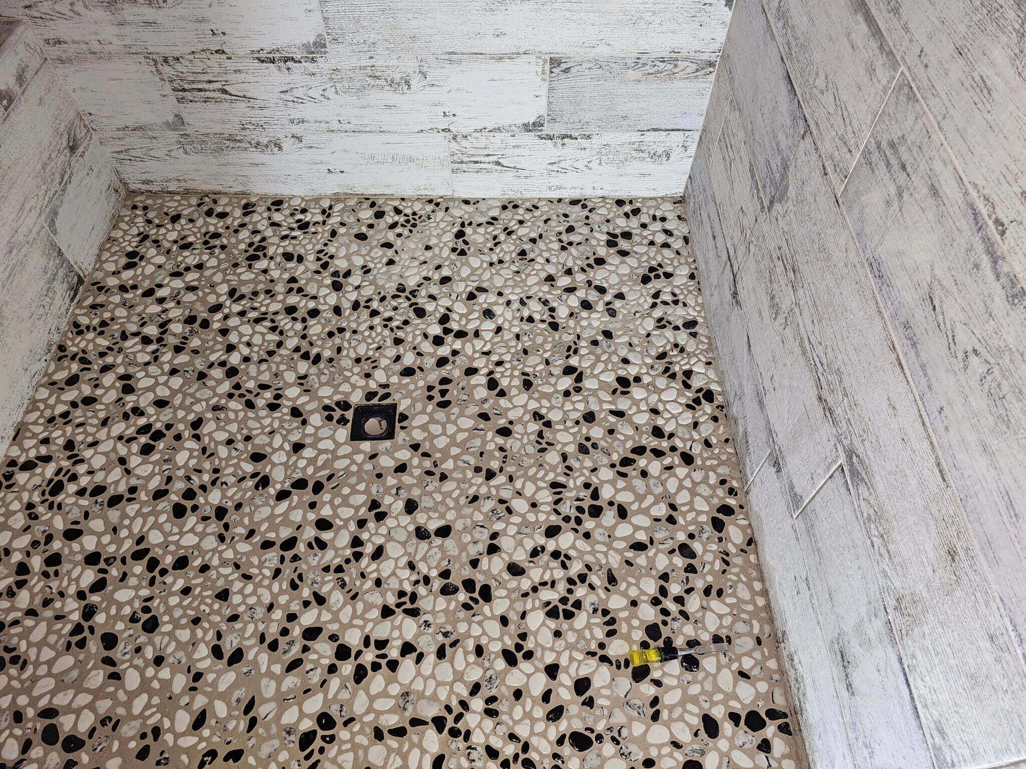 1052-pebble-flooring-16909796138388.jpg