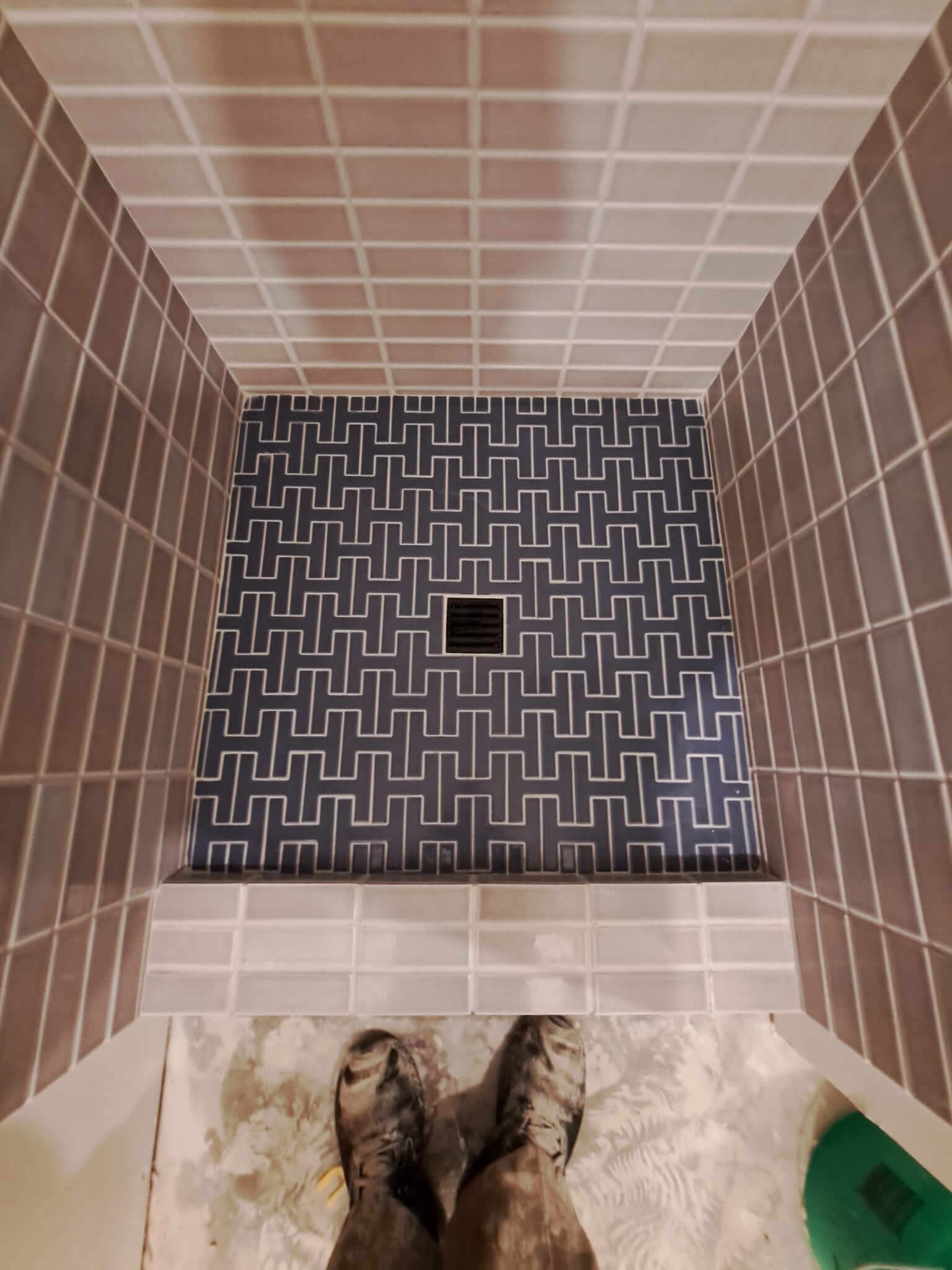 1052-unique-shower-floor-16909245315365.jpg