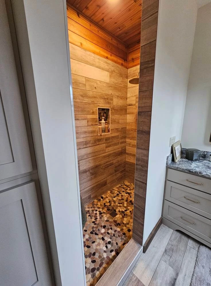 1058-shower-with-bathroom-floor-17804163707457.jpg