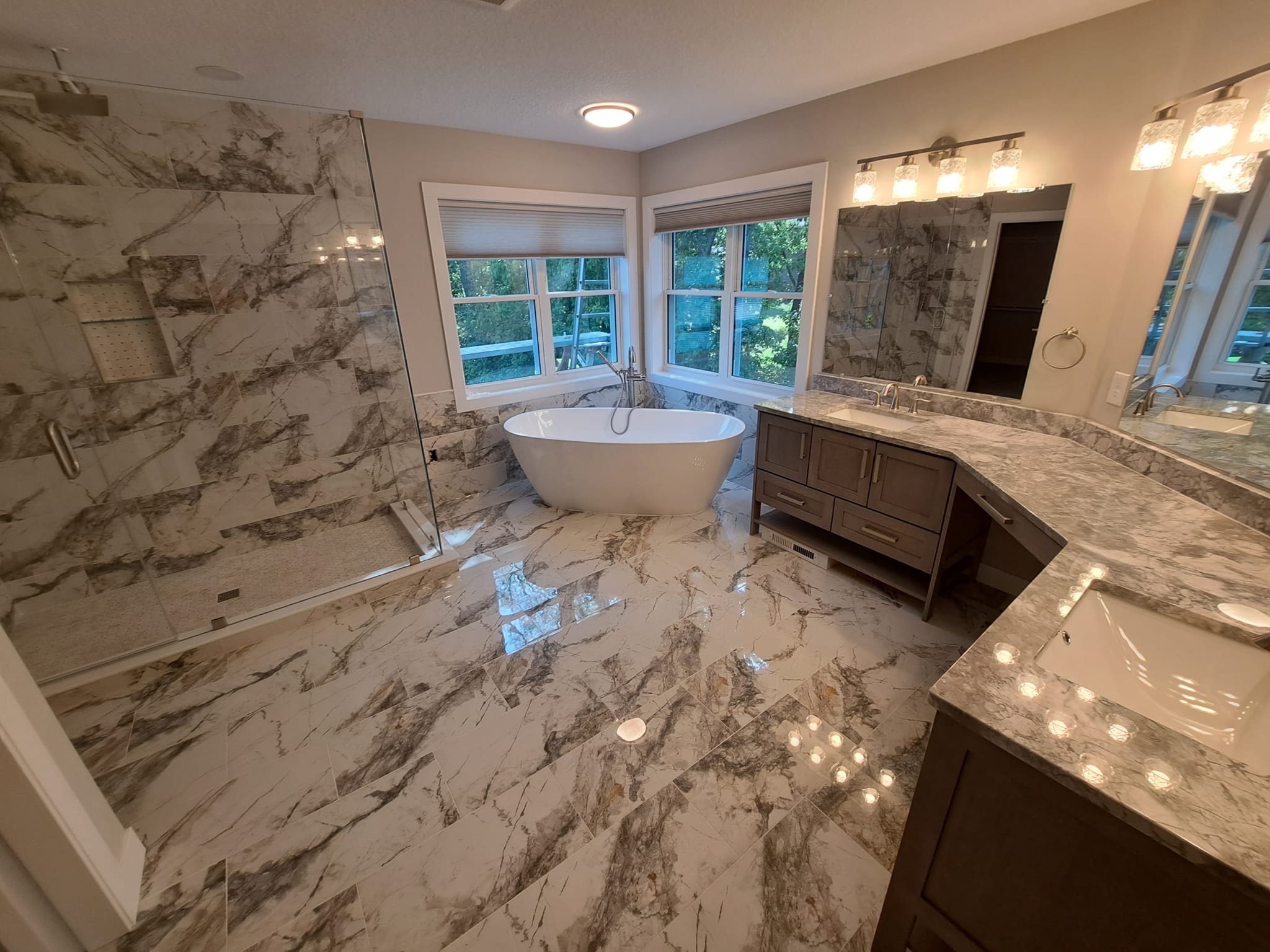 r387-complete-bathroom-17066533872139.jpg