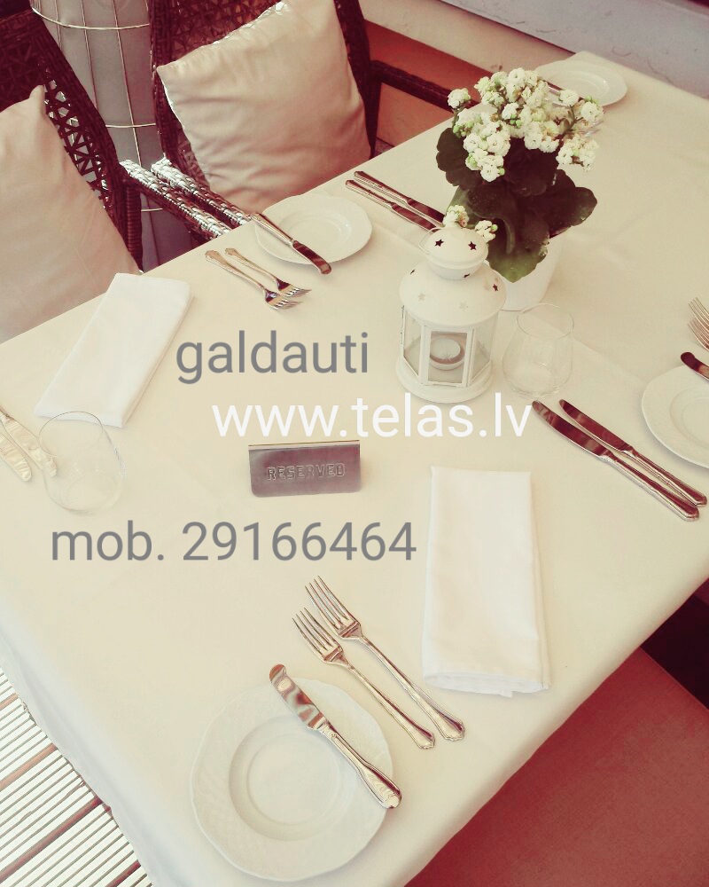 Ziloņkaula (šampanieša) krāsas auduma galdauti ar prettraipu apstrādi Ziloņkaula (šampanieša) krāsas auduma galdauti ar prettraipu apstrādi