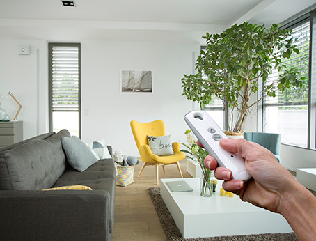 Žalūzijas ar automatizētu atvēršanu / aizvēršanu Žalūzijas ar automatizētu atvēršanu / aizvēršanu