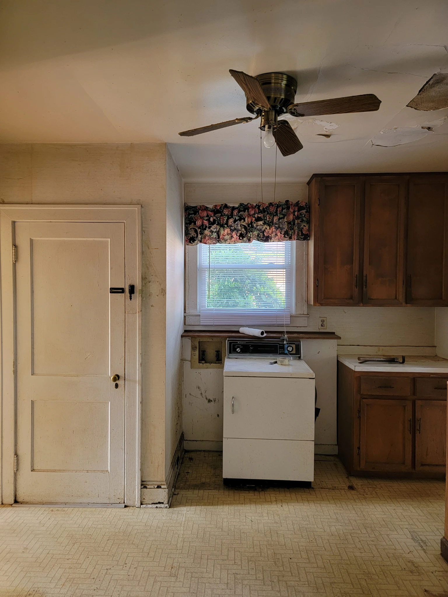 Kitchen Before Renovation