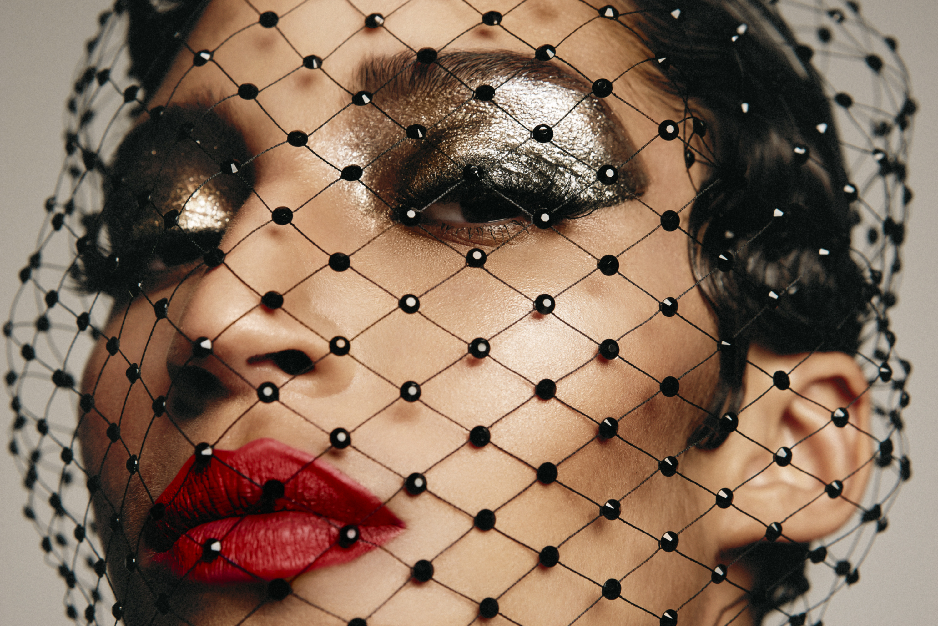 r7-josephinecosmeticscabaretmainlook2sm.jpg